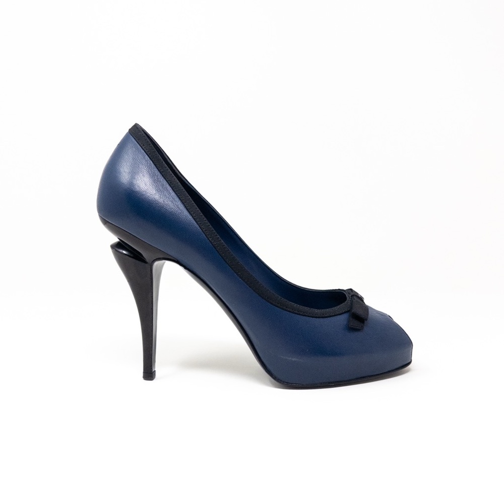 Chanel 2009 Leather Grosgrain Bow Peep-Toe Pumps EU 38.5 Sculptural Heel Navy